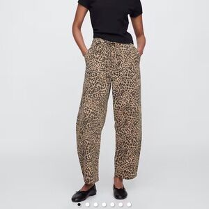 Gap Mid Rise Print Pull-On Barrel Jeans cheetah